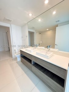 Alquiler de apartamento en 1100 Millecento 4103