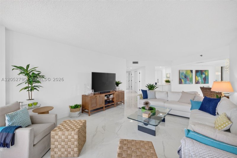 Condo for sale at Williams Island 2800 904