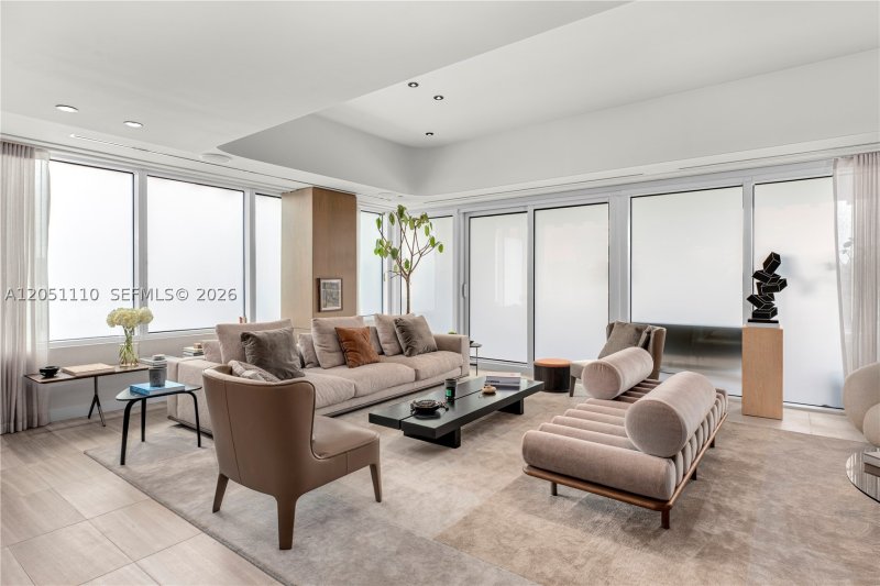 Comprar apartamento no Ritz-Carlton Residences Miami Beach 421