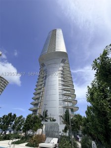 Alquiler de apartamento en Una Residences at Brickell 902