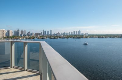 Comprar apartamento en Marina Palms Yacht Club 1609