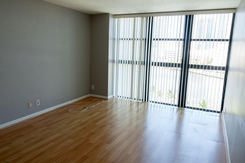 Condo for sale at 200 Leslie 819