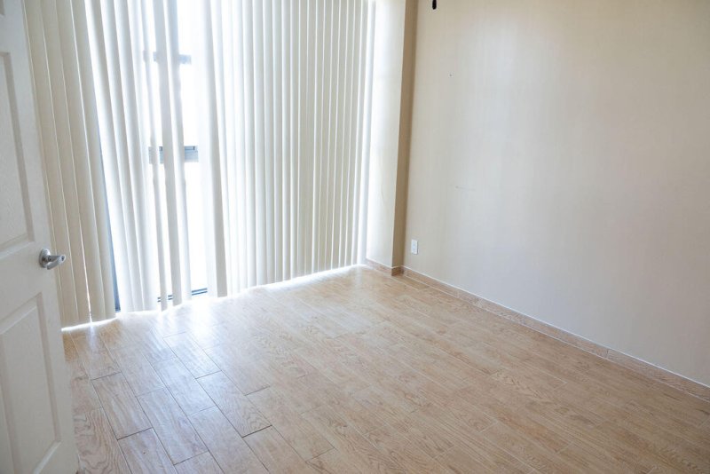 Condo for sale at 200 Leslie 819