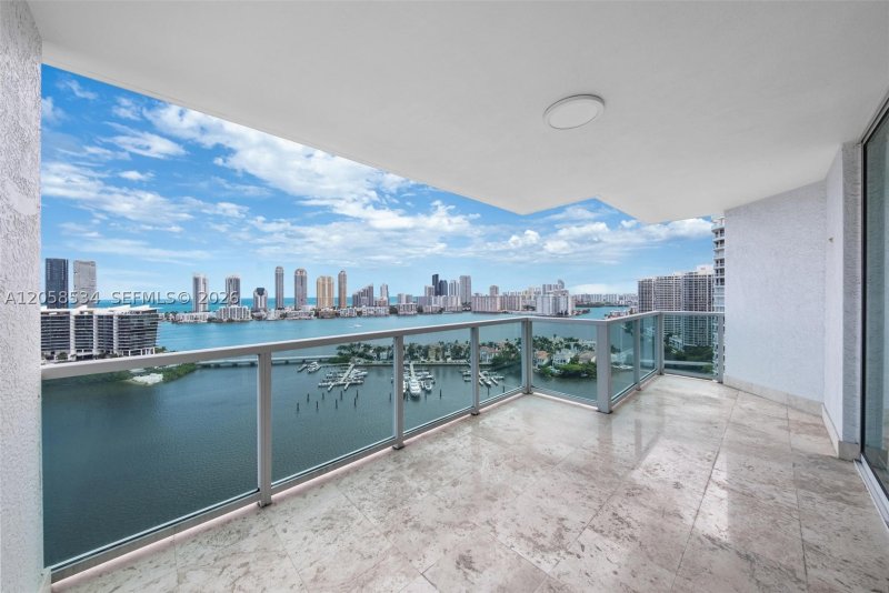 Apartment for rent at Peninsula I 2506