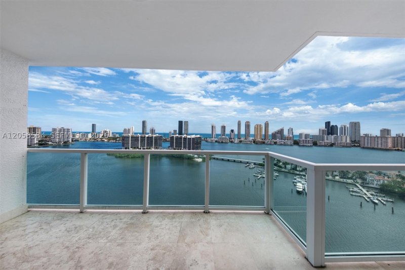 Apartment for rent at Peninsula I 2506