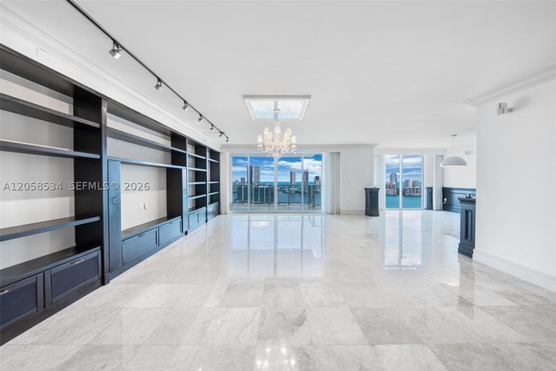 Apartment for rent at Peninsula I 2506