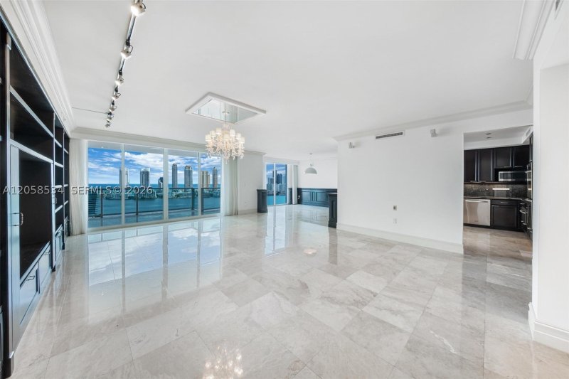 Apartment for rent at Peninsula I 2506