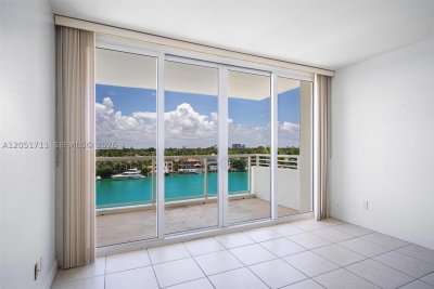 Comprar apartamento no 5600 Collins 7J