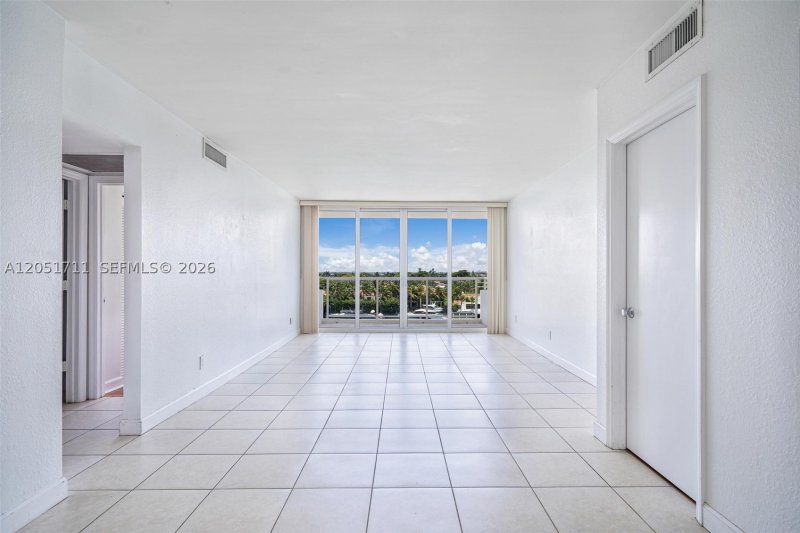 Condo for sale at 5600 Collins 7J