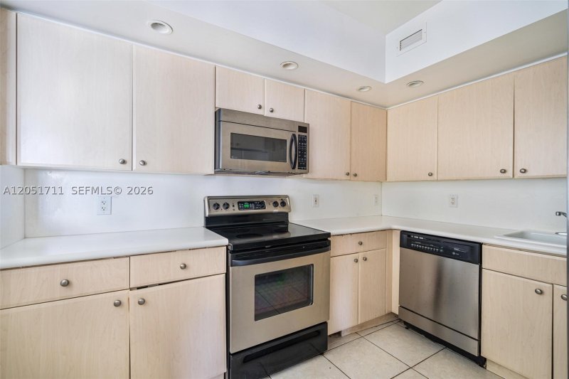 Condo for sale at 5600 Collins 7J