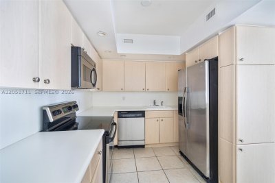 Comprar apartamento no 5600 Collins 7J