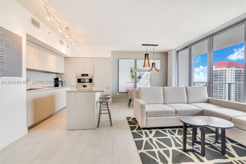 Apartment for rent at Hyde Beach House R1006
