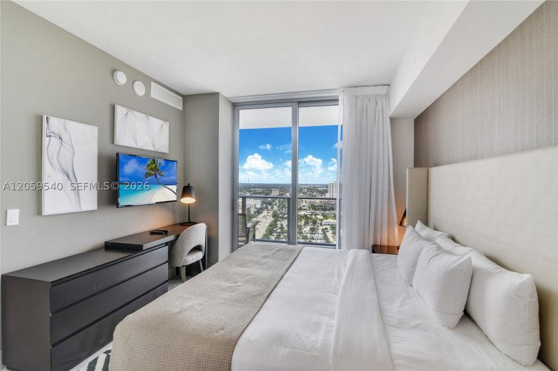 Apartment for rent at Hyde Beach House R1006