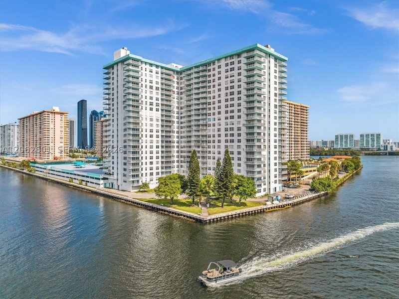 Condo for sale at Winston Towers 2205
