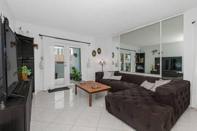 Condo for sale at Bakers Towers 206