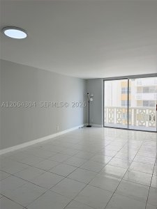 Comprar apartamento en Imperial Towers 824