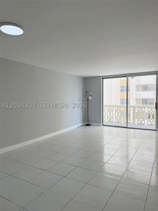 Comprar apartamento en Imperial Towers 824