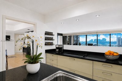 Aluguel de apartamento no Grove Isles Tower III C1208