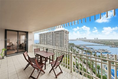 Aluguel de apartamento no Grove Isles Tower III C1208