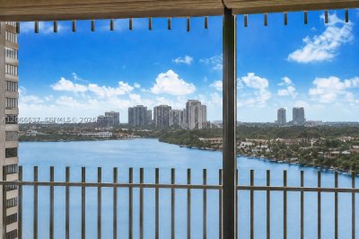 Aluguel de apartamento no Grove Isles Tower III C1208