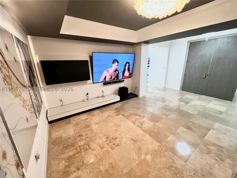 Apartment for rent at Peninsula I 2305