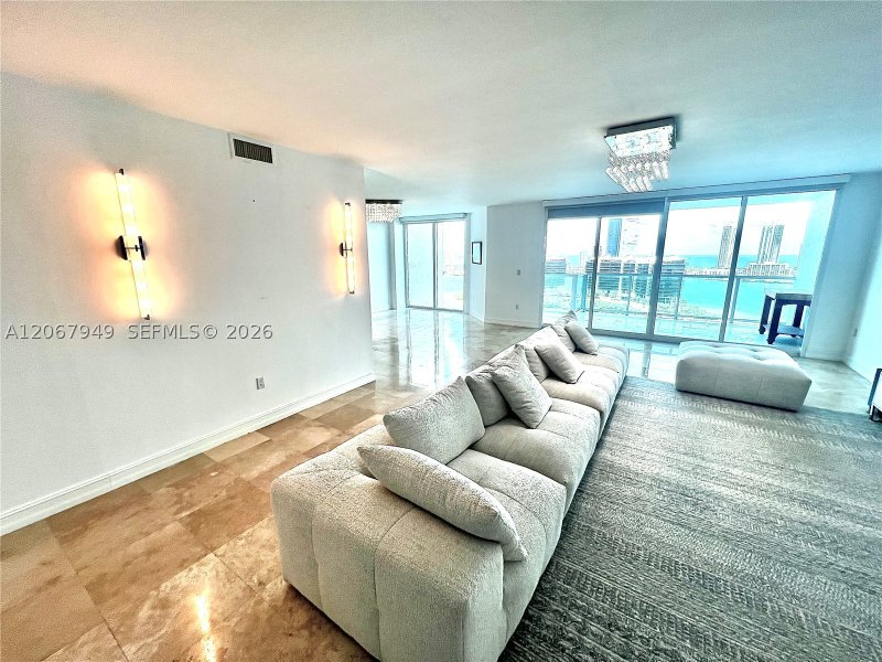 Apartment for rent at Peninsula I 2305