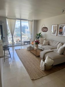 Comprar apartamento no West Bay Plaza 906
