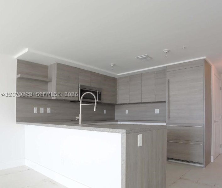 Apartment for rent at 400 Sunny Isles 806