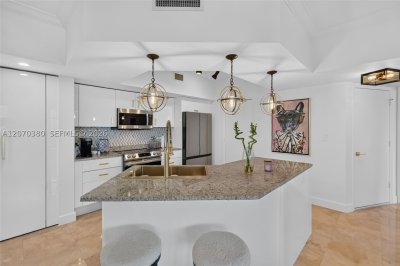 Comprar apartamento no Turnberry Village South 805