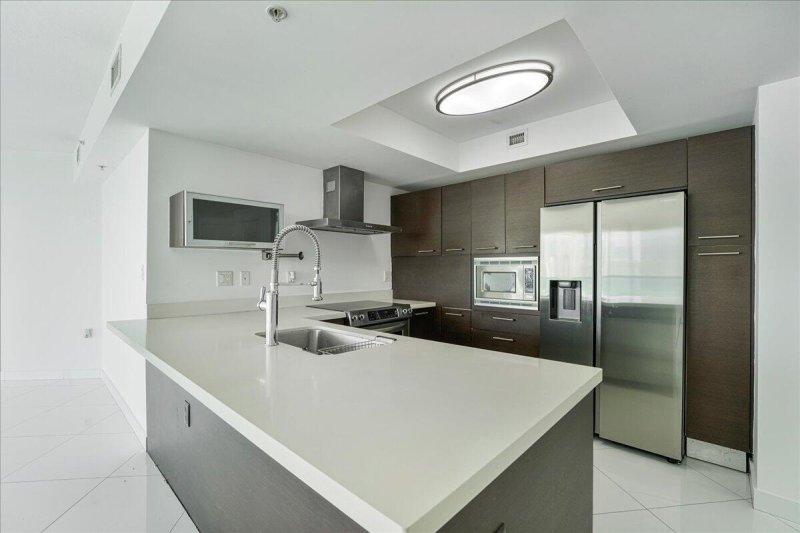 Condo for sale at Marbella Tower 2-1701