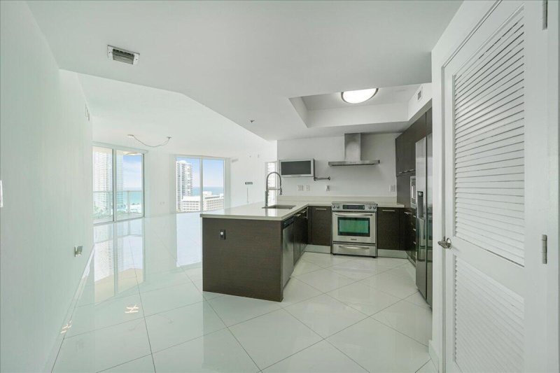 Condo for sale at Marbella Tower 2-1701