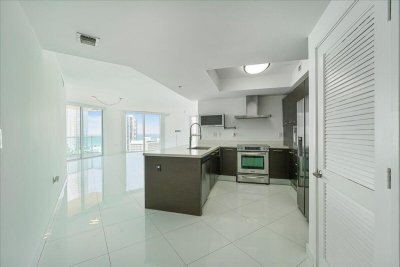 Comprar apartamento en Marbella Tower 2-1701
