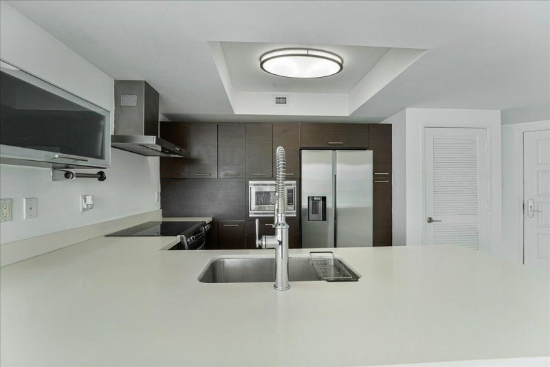Condo for sale at Marbella Tower 2-1701