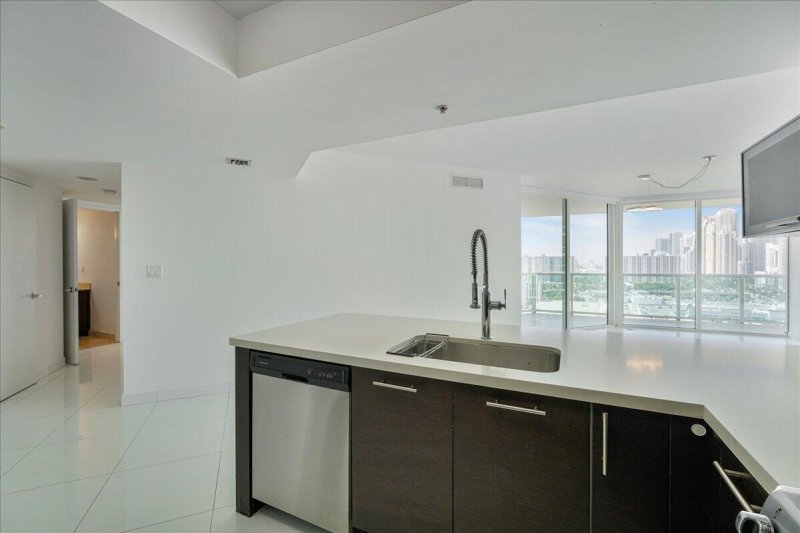 Condo for sale at Marbella Tower 2-1701