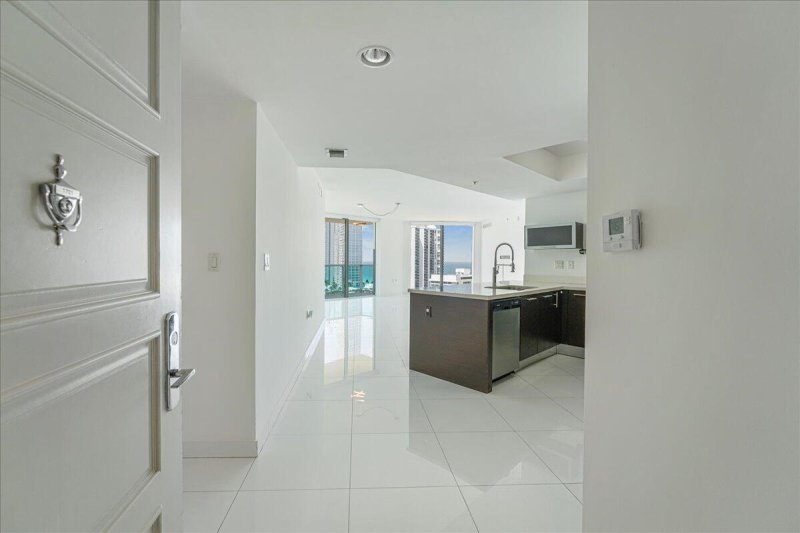 Condo for sale at Marbella Tower 2-1701