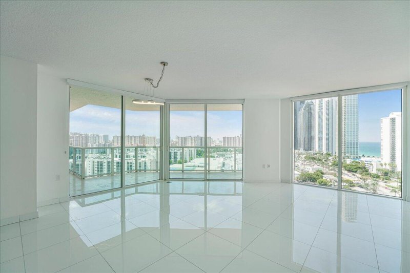 Condo for sale at Marbella Tower 2-1701