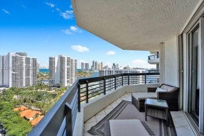 Comprar apartamento en Mystic Pointe 400 2107