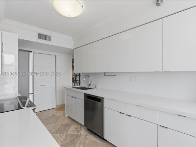 Comprar apartamento en Mystic Pointe 600 2001