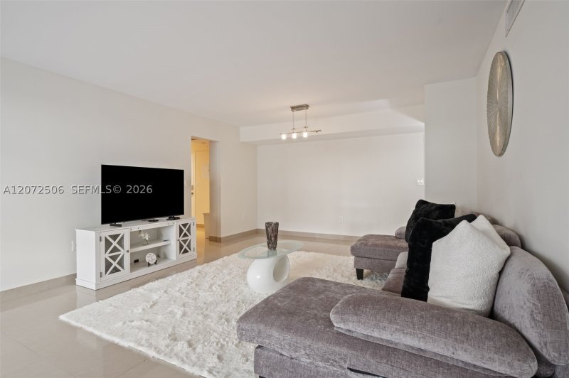 Condo for sale at Plaza Towers North 809