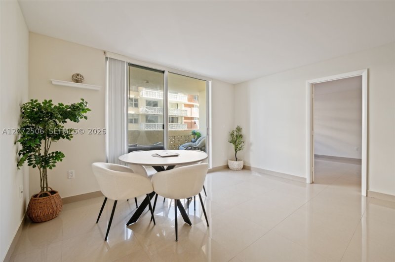 Condo for sale at Plaza Towers North 809