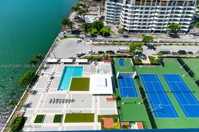Comprar apartamento en Charter Club Condos 1820