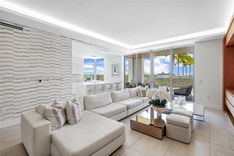 Condo for sale at Villa Valencia 601