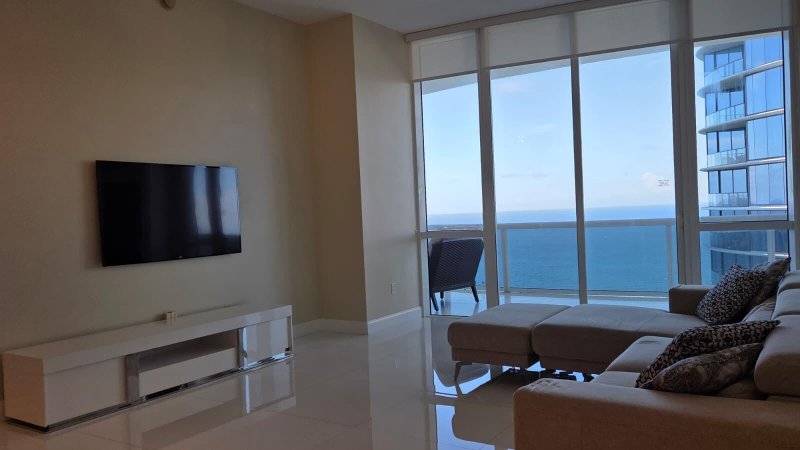 Apartment for rent at Trump Tower Three 3807
