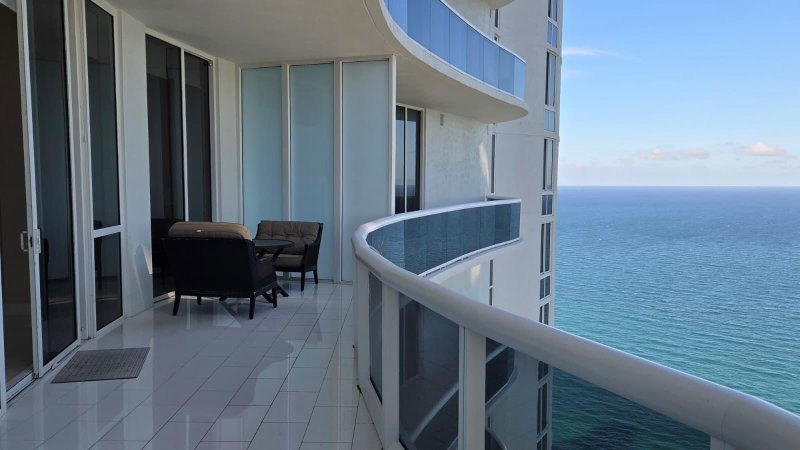 Apartment for rent at Trump Tower Three 3807