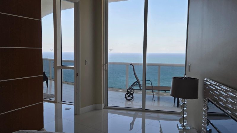Apartment for rent at Trump Tower Three 3807