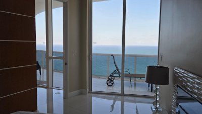 Aluguel de apartamento no Trump Tower Three 3807