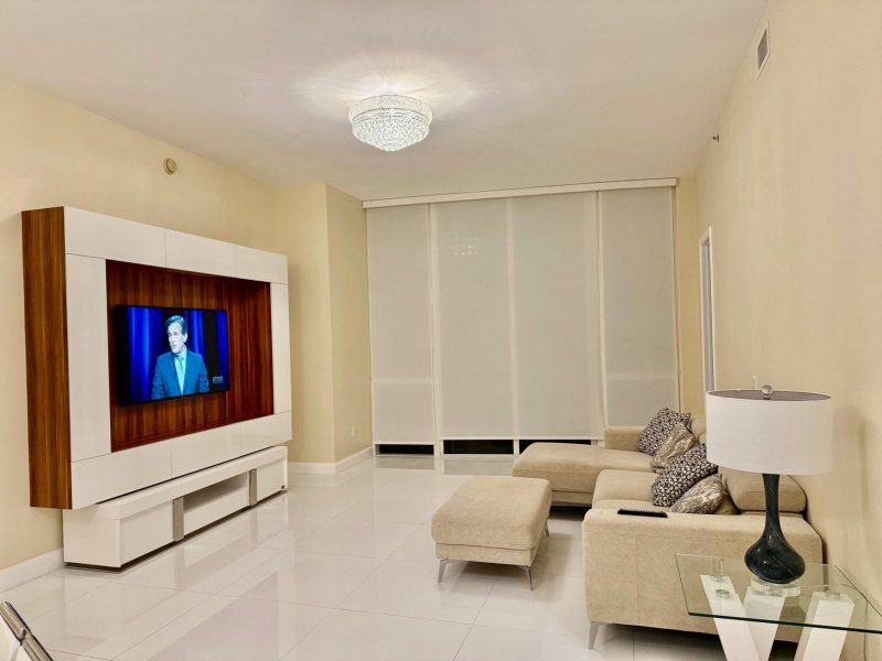 Aluguel de apartamento no Trump Tower Three 3807