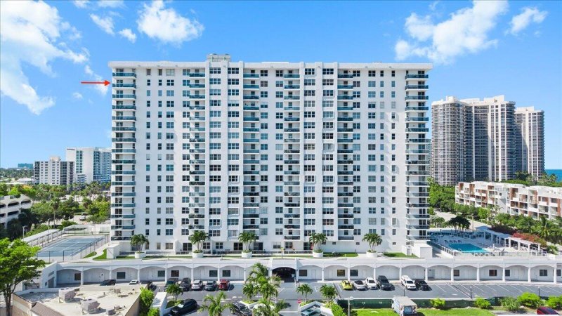 Condo for sale at Berkley South 18L
