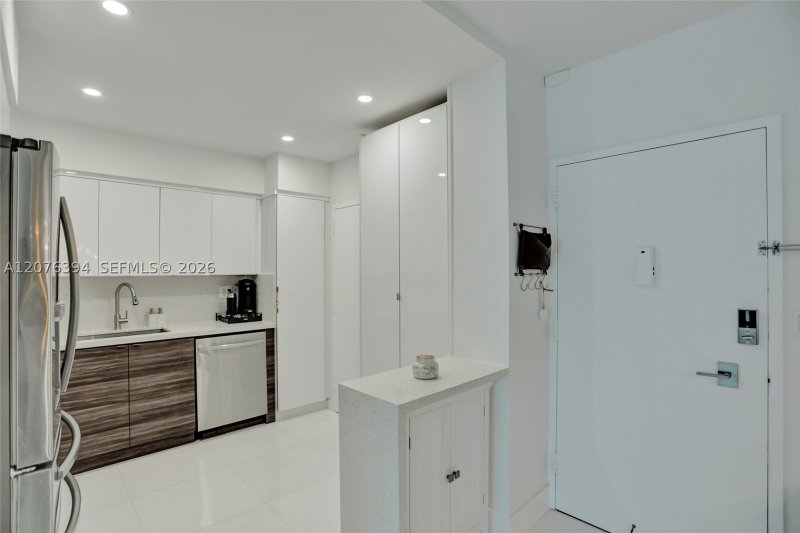 Condo for sale at Arlen House 1924