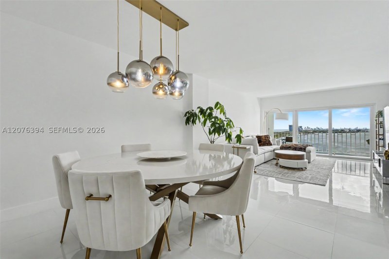 Condo for sale at Arlen House 1924